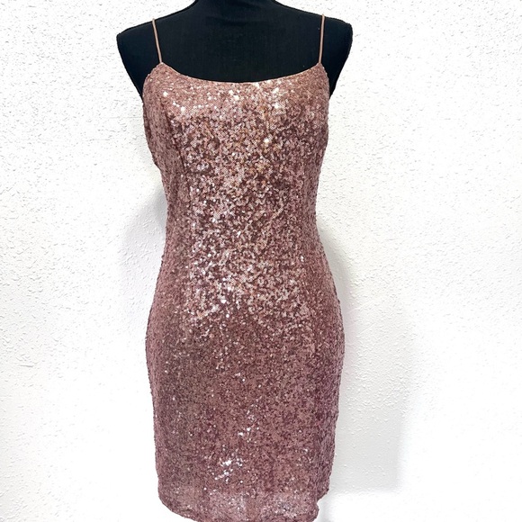 Lulu's Shimmering Rose Gold Sequin bodycon Mini Dress M - Picture 3 of 9
